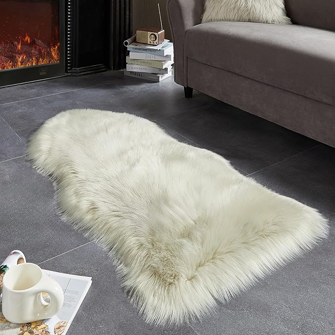 AMTOVO Faux Fur Rug, Light Grey Area Rug, Fluffy Sheepskin Rug, Fuzzy Ultra Soft 2 x 4 ft Shag Rugs for Bedroom Sofa Throw Cushion Room Decor, Sheepskin-Ruum Studio Home