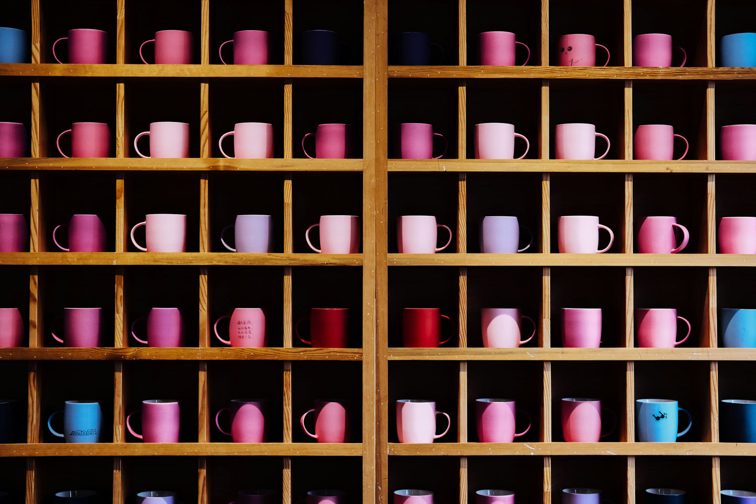 Drinkware (Cups, Mugs, Wine Glasses)