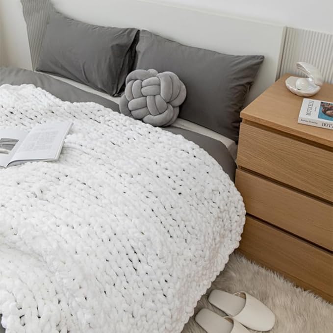 Chunky Knit Blanket Throw 48"*71", Hand Knitted Warm Chenille Throw Blanket, Home Decor Soft Thick Yarn Cable Knit Blanket,Soft Breathable Fleece Banket Christmas for Couch Bed Sofa Best Gift (White)-Ruum Studio Home