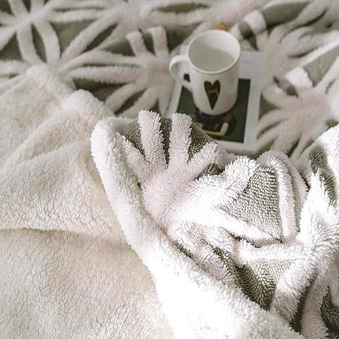 UKELER Grey Flannel Sherpa Throw 60''×50'' Soft Plush Flannel Blanket Throws for Bed/Couch/Sofa/Office/Camping-Ruum Studio Home