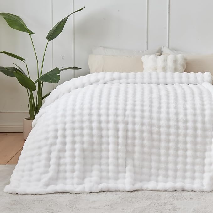 NEWCOSPLAY Faux Fur Twin Blanket White Bubble Blanket Thick Warm Soft for Couch Sofa Bed 550GSM (White, Twin(60"x80"))-Ruum Studio Home
