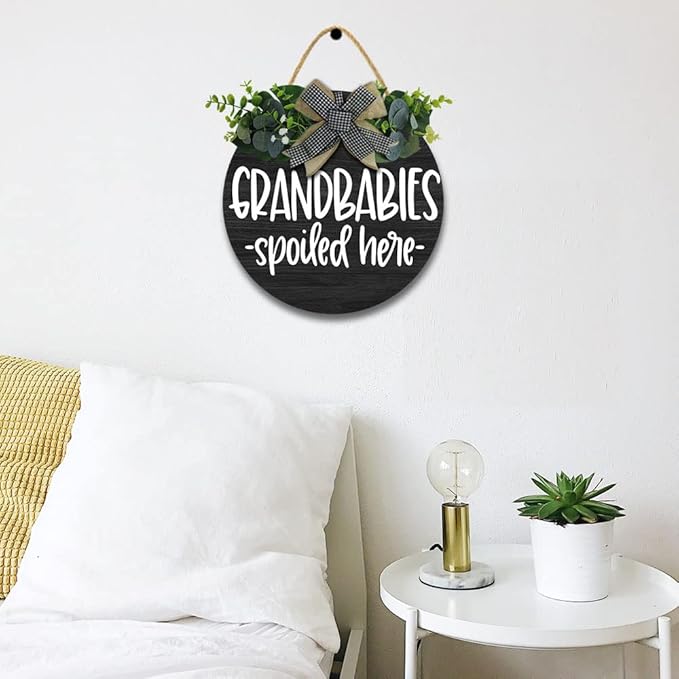 Grandbabies Spoiled Here Hanging Wall Sign for Front Door Home Kitchen Decor Rustic Wooden Round Sign Wall Decoration for Kitchen Dining Room Living Room Bedroom Outdoor-Ruum Studio Home