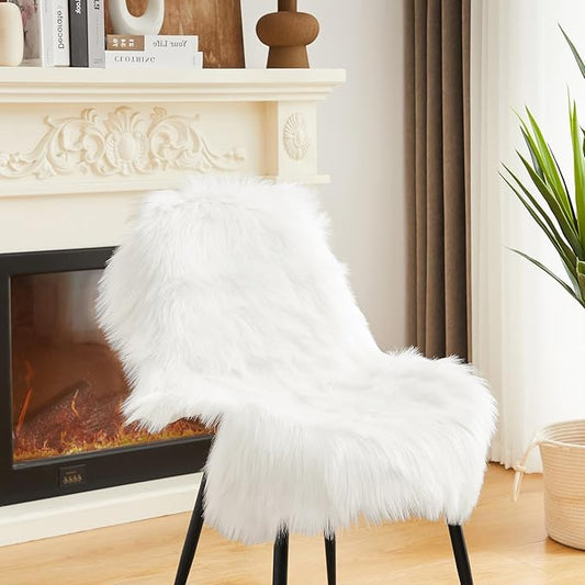 AMTOVO Faux Fur Rug, White Small Area Rug, Fluffy Sheepskin Rug, Fuzzy Ultra Soft 2 x 3 ft Shag Rugs for Bedroom Sofa Throw Cushion Room Decor, Sheepskin-Ruum Studio Home