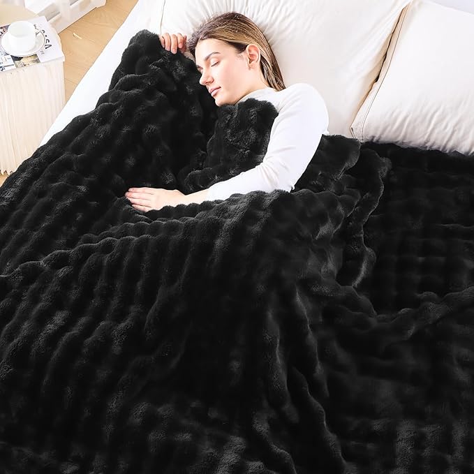 NEWCOSPLAY Faux Fur Twin Blanket Black Bubble Blanket Thick Warm Soft for Couch Sofa Bed 550GSM (Black, Twin(60"x80"))-Ruum Studio Home