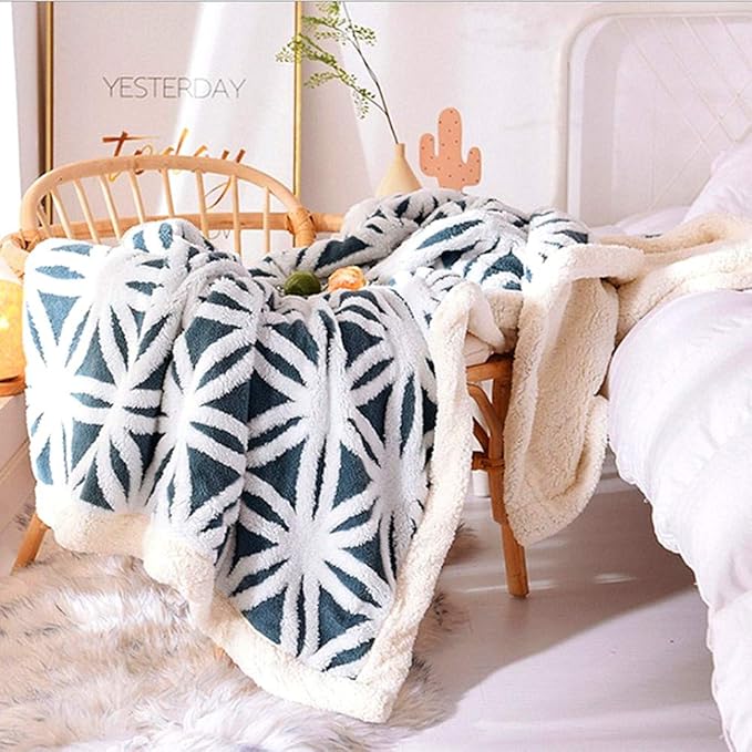UKELER Navy Blue Flannel Sherpa Throw 60'' x 50'' New Blanket Ultra Plush Lightweight Throw Blanket Luxury Soft Warm Fuzzy Blanket Throws for Bed/Couch/Sofa/Office/Camping-Ruum Studio Home