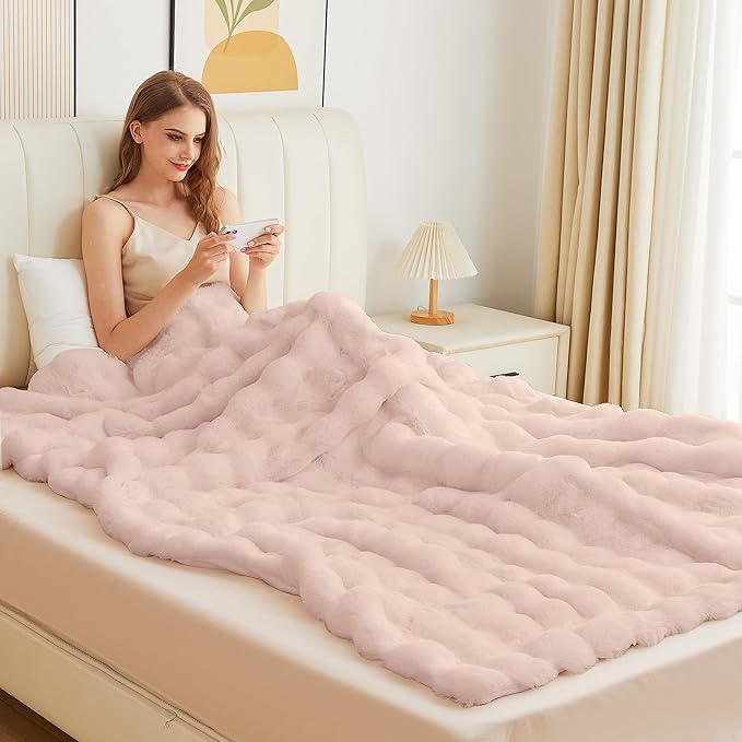 Pink Cozy Faux Fur Twin Blanket for Living Room Bedroom 60x80 Thick Ultra Soft Fuzzy Throw Blanket Fluffy Furry Bed Comforter Home Gifts 860 GSM-Ruum Studio Home