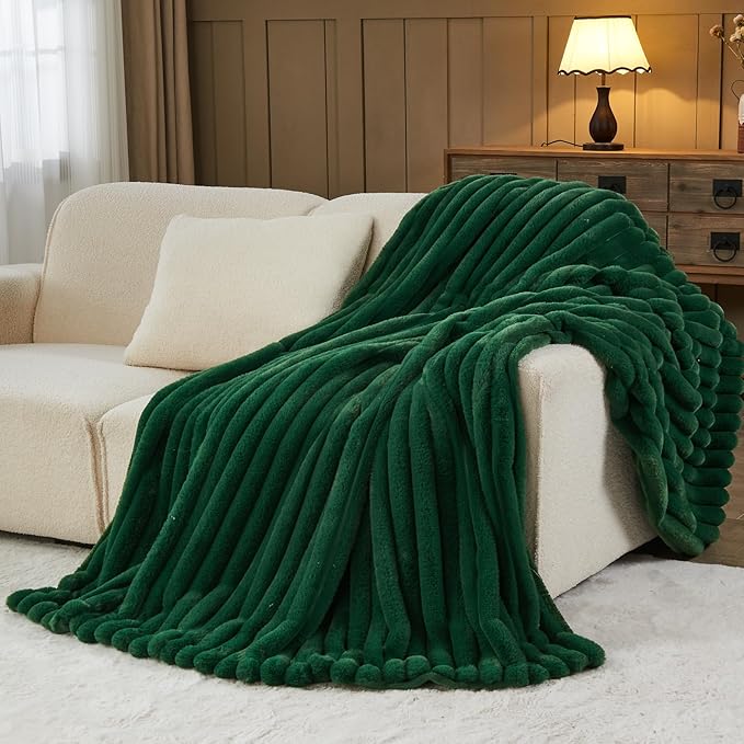 NEWCOSPLAY Faux Fur Throw Blanket Dark Green 3D Ribbed Plush Thick Warm Blanket for Couch Sofa Bed 850GSM (Dark Green Ribbed, Throw(50"x60"))-Ruum Studio Home