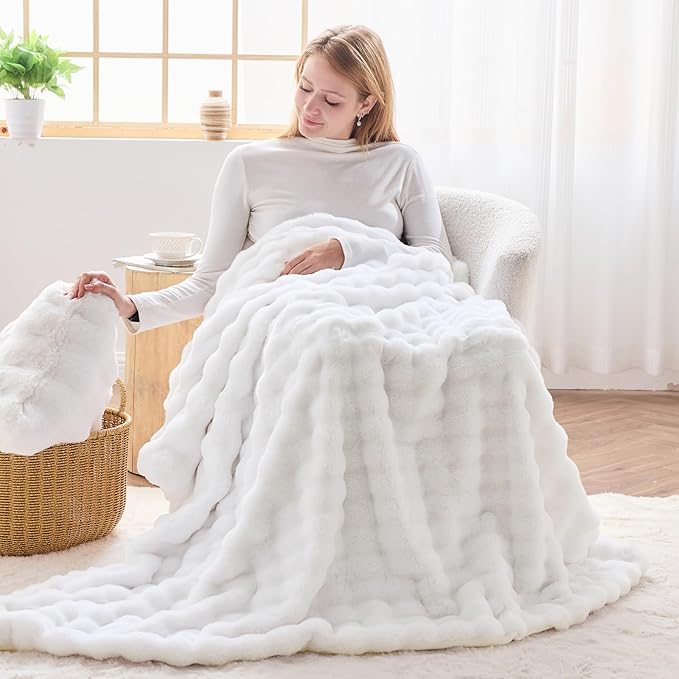 NEWCOSPLAY Faux Fur Twin Blanket White Bubble Blanket Thick Warm Soft for Couch Sofa Bed 550GSM (White, Twin(60"x80"))-Ruum Studio Home