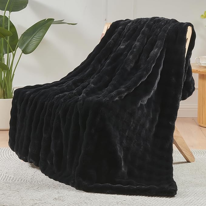 NEWCOSPLAY Faux Fur Twin Blanket Black Bubble Blanket Thick Warm Soft for Couch Sofa Bed 550GSM (Black, Twin(60"x80"))-Ruum Studio Home