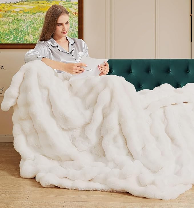 Light Beige Cozy Faux Fur Throw Blanket for Living Room Bedroom 50x60 Thick Ultra Soft Aesthetic Fuzzy Throw Blanket Fluffy Furry Bed Comforter Home Decor 860 GSM-Ruum Studio Home