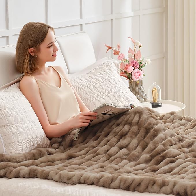 Ultra Soft Luxury Faux Fur Throw Blanket for Counch,Fuzzy Fluffy Plush Warm Cozy Elegant Wrinkled Blanket for Sofa Bedroom Living Room,（50"x60",Tie-dye Coffee）-Ruum Studio Home