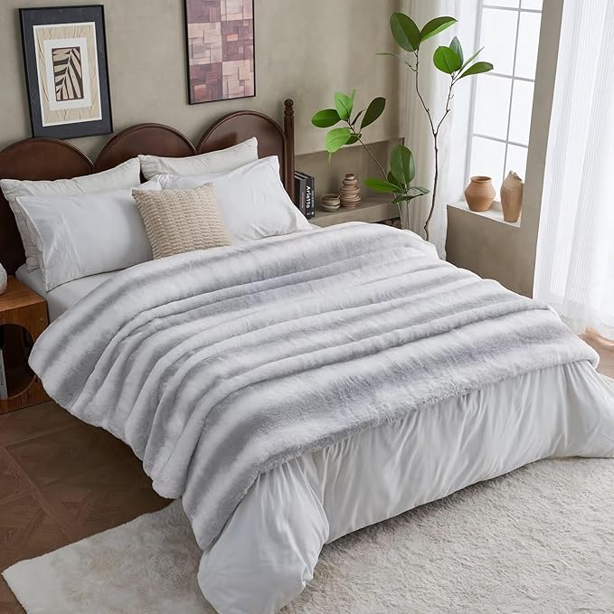 Luxury Faux Fur Blanket - Soft Warm Plush Blankets for Couch Sofa Bed, Fluffy Thick Throws for Bedroom, Office, Living Room, Decorative Reversible, Not Easy to shed- 50"x60", Grey/White-Ruum Studio Home
