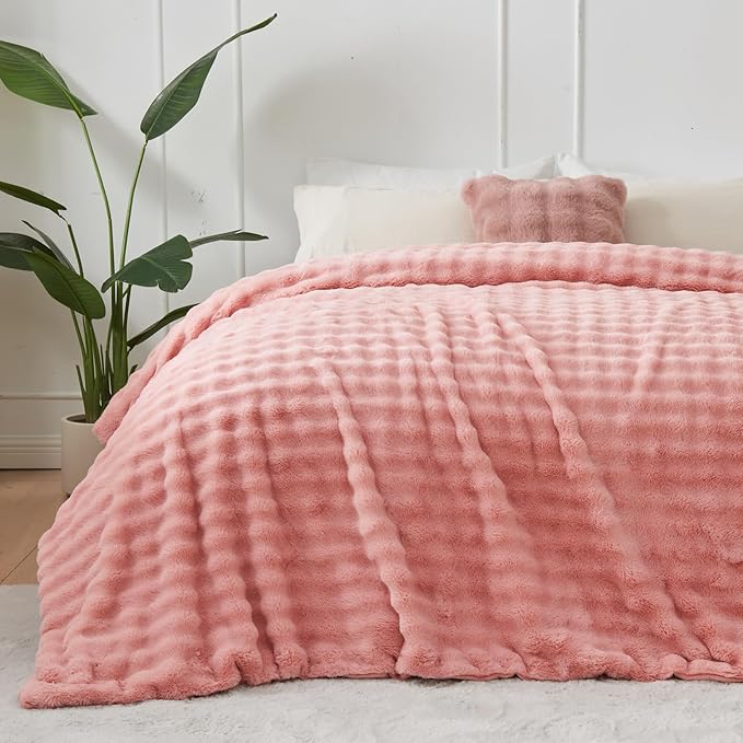 NEWCOSPLAY Faux Fur Queen Blanket Pink Bubble Blanket Thick Warm Soft for Couch Sofa Bed 550GSM (Pink, Queen(90"x90"))-Ruum Studio Home