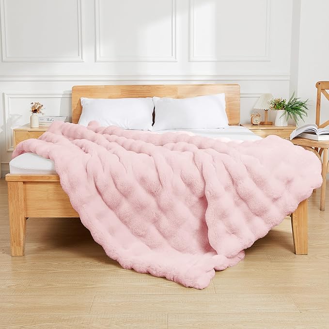 Latepis Pink Faux Fur King Blanket for Bed Bubble Cute Soft Warm Comforter Thick Furry Blanket for Sofa Bedroom Cozy Blankets for Women Gift Luxury Blankets for All Seasons 90''x108'', 860gsm-Ruum Studio Home