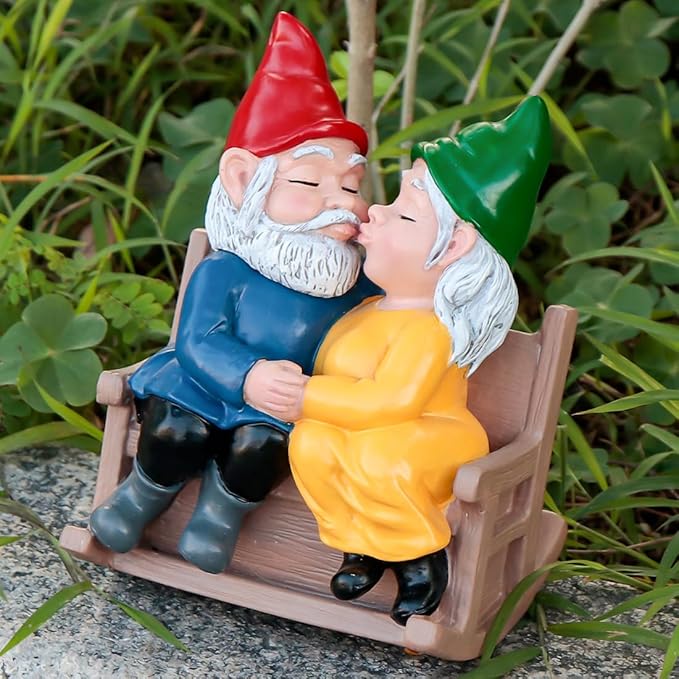 Kiss Garden Gnome Statue Valentine's Day Gifts Couple in Love Collectible Figurine Mr and Mrs Gnome Statue Lover Couple Figurine Romantic Gnome Statue Indoor Outdoor Garden Yard Home Décor-Ruum Studio Home