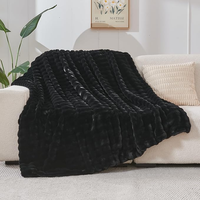 NEWCOSPLAY Faux Fur Twin Blanket Black Bubble Blanket Thick Warm Soft for Couch Sofa Bed 550GSM (Black, Twin(60"x80"))-Ruum Studio Home