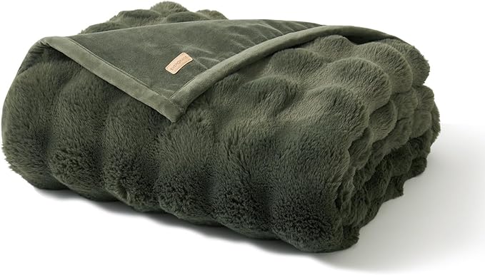 EVERGRACE Ultra Soft Luxury Fluffy Ridgeline Faux Rabbit Fur Throw Blanket, Thick Warm Bubble Throw for Bed, Cozy Plush Reversible Blankets for Couch, Chair, Sofa, Green, 50x60 Inches, 870 GSM-Ruum Studio Home