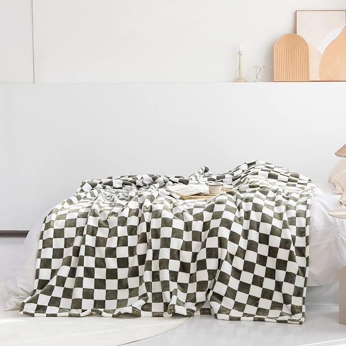 LOMAO Throw Blankets Flannel Blanket with Checkerboard Grid Pattern Soft Throw Blanket for Couch, Bed, Sofa Luxurious Warm and Cozy for All Seasons (Dark Olive, 90"x110")-Ruum Studio Home