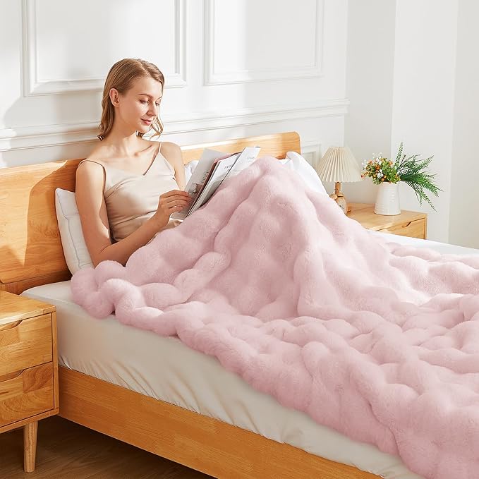 Latepis Pink Faux Fur Throw Blanket for Couch Bubble Cute Soft Warm Comforter Thick Furry Blanket for Sofa Bedroom Cozy Blankets for Women Gift Luxury Blanket for All Seasons 50''x60'', 860gsm-Ruum Studio Home