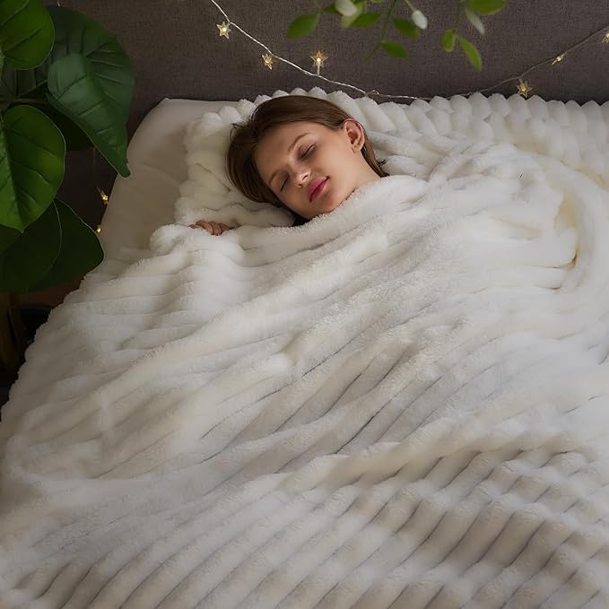 NEWCOSPLAY Super Soft Queen Blanket White Premium Silky Flannel Fleece 3D Ribbed Jacquard Lightweight Bed Blanket All Season Use (White Ribbed, Queen(90"x90"))-Ruum Studio Home