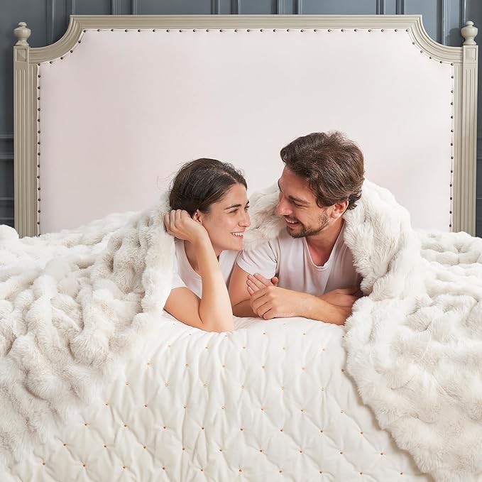 Cozy Bliss Faux Fur Throw Blanket for Couch, Fuzzy Soft Plush Thick Bubble Blanket for Sofa Bedroom Living Room, 90 * 90 Inches Cream White-Ruum Studio Home