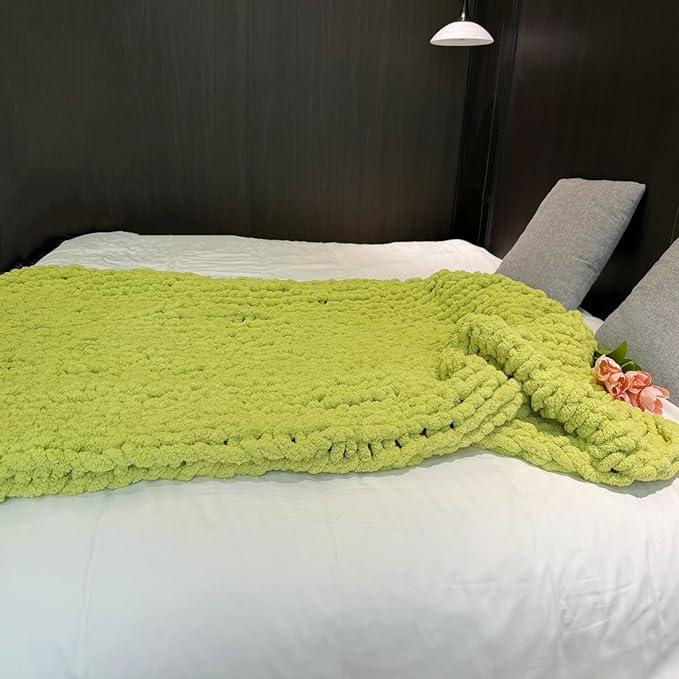 Chunky Knit Blanket Throw 48"x71", Chenille Throw Blankets, Handmade Warm & Cozy Blanket Couch Bed Home Decor, Soft Breathable Banket, Christmas for Couch Bed Sofa Best Gift (Green)-Ruum Studio Home