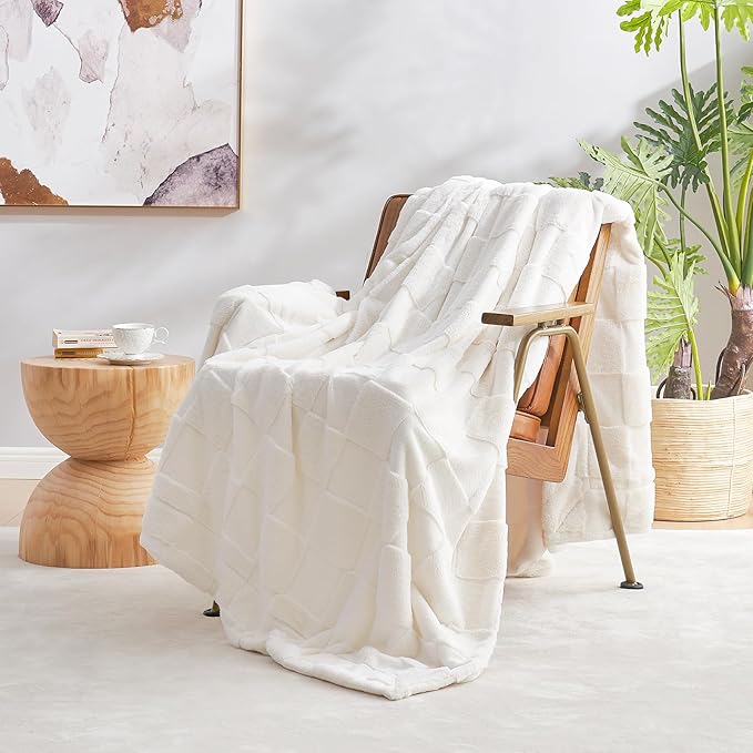 Cozy Bliss Checkered White Faux Rabbit Fur Throw Blanket, Soft Fuzzy Fluffy Minky Cream Furry Blankets for Couch, Bed (50 * 60 Inches Ivory)-Ruum Studio Home