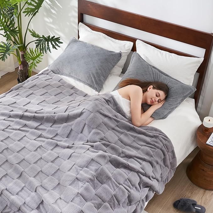 Cozy Bliss Checkered White Faux Rabbit Fur Throw Blanket, Soft Fuzzy Fluffy Minky Cream Furry Blankets for Couch, Bed (Grey, Queen(90" x 90"))-Ruum Studio Home