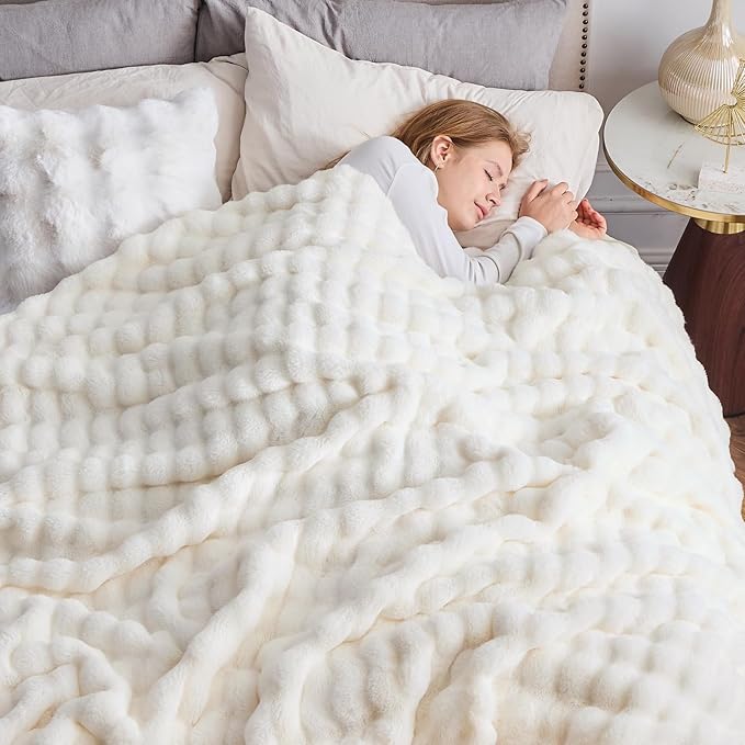 NEWCOSPLAY Faux Fur King Blanket Ivory Bubble Blanket Thick Warm Soft for Couch Sofa Bed 550GSM (Ivory, King(90"x110"))-Ruum Studio Home