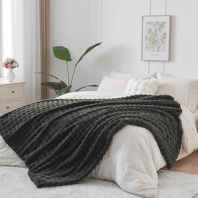 NEWCOSPLAY Faux Fur Twin Blanket Grey Bubble Blanket Thick Warm Soft for Couch Sofa Bed 550GSM (Grey, Twin(60"x80"))-Ruum Studio Home