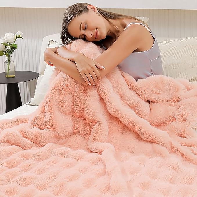 UKELER Pink Faux Fur Throw Blanket for Girls 50''x60'' Decorative Shaggy Velvet Blanket Fluffy Cozy Plush Warm Bed Throws for Bedroom, Living Room, Couch, Sofa, Office, Camping-Ruum Studio Home