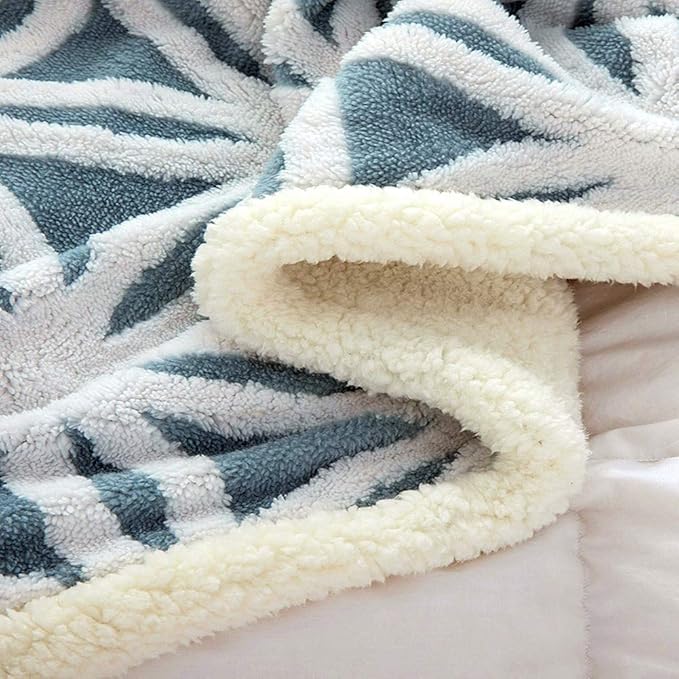 UKELER Navy Blue Flannel Sherpa Throw 60'' x 50'' New Blanket Ultra Plush Lightweight Throw Blanket Luxury Soft Warm Fuzzy Blanket Throws for Bed/Couch/Sofa/Office/Camping-Ruum Studio Home