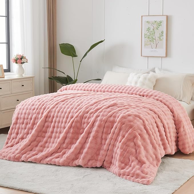 NEWCOSPLAY Faux Fur Queen Blanket Pink Bubble Blanket Thick Warm Soft for Couch Sofa Bed 550GSM (Pink, Queen(90"x90"))-Ruum Studio Home