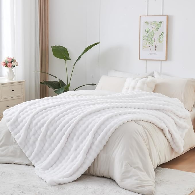 NEWCOSPLAY Faux Fur Twin Blanket White Bubble Blanket Thick Warm Soft for Couch Sofa Bed 550GSM (White, Twin(60"x80"))-Ruum Studio Home