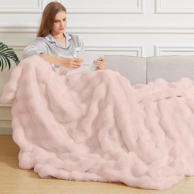 Pink Cozy Faux Fur Twin Blanket for Living Room Bedroom 60x80 Thick Ultra Soft Fuzzy Throw Blanket Fluffy Furry Bed Comforter Home Gifts 860 GSM-Ruum Studio Home