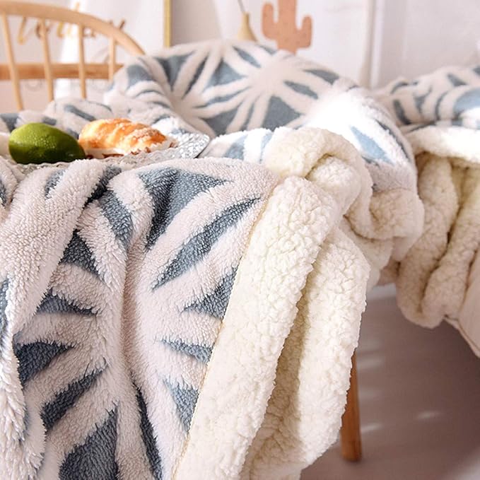 UKELER Navy Blue Flannel Sherpa Throw 60'' x 50'' New Blanket Ultra Plush Lightweight Throw Blanket Luxury Soft Warm Fuzzy Blanket Throws for Bed/Couch/Sofa/Office/Camping-Ruum Studio Home