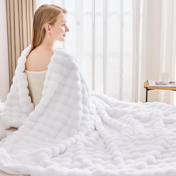 NEWCOSPLAY Faux Fur Twin Blanket White Bubble Blanket Thick Warm Soft for Couch Sofa Bed 550GSM (White, Twin(60"x80"))-Ruum Studio Home