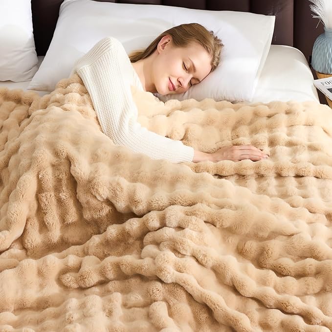 NEWCOSPLAY Faux Fur Throw Blanket Brown Bubble Blanket Thick Warm Soft for Couch Sofa Bed 550GSM (Brown, Throw(50"x60"))-Ruum Studio Home