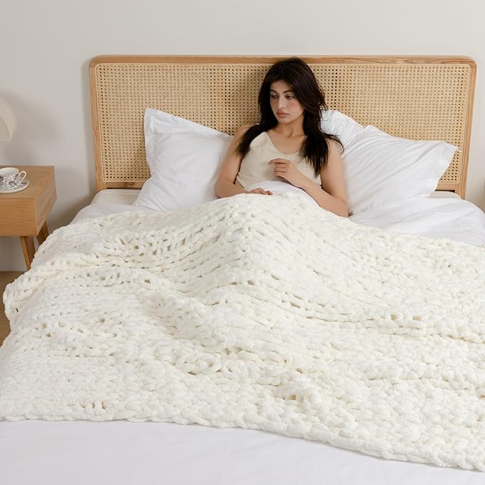 WESHIONGOO Chunky Knit Throw Blanket 50"×60" Knitted Throw Blankets for Couch Bed Fluffy Soft Blanket with Jumbo Chenille Yarn Thick 100% Handmade (Cream White)-Ruum Studio Home
