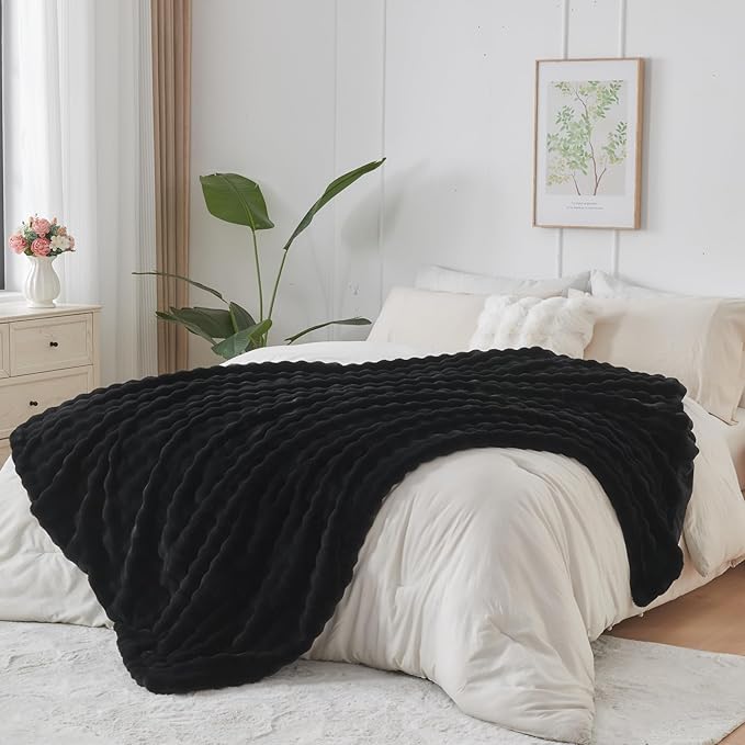 NEWCOSPLAY Faux Fur Twin Blanket Black Bubble Blanket Thick Warm Soft for Couch Sofa Bed 550GSM (Black, Twin(60"x80"))-Ruum Studio Home