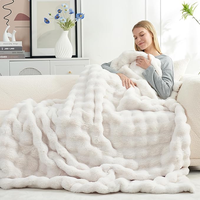 Cozy Bliss Faux Fur Throw Blanket for Couch, Fuzzy Soft Plush Thick Bubble Blanket for Sofa Bedroom Living Room, 50 * 60 Inches Cream White-Ruum Studio Home