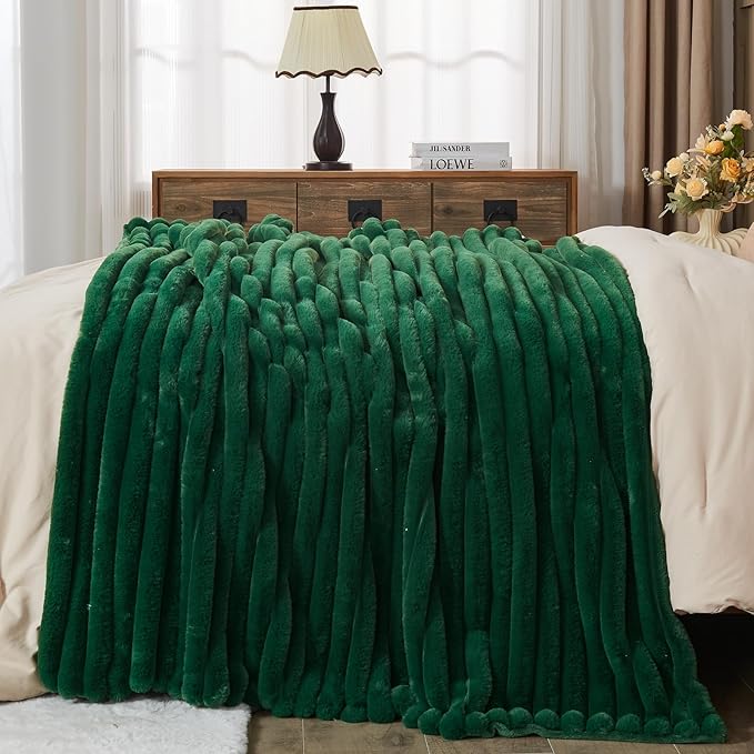 NEWCOSPLAY Faux Fur Twin Blanket Dark Green 3D Ribbed Plush Thick Warm Blanket for Couch Sofa Bed 850GSM (Dark Green Ribbed, Twin(60"x80"))-Ruum Studio Home