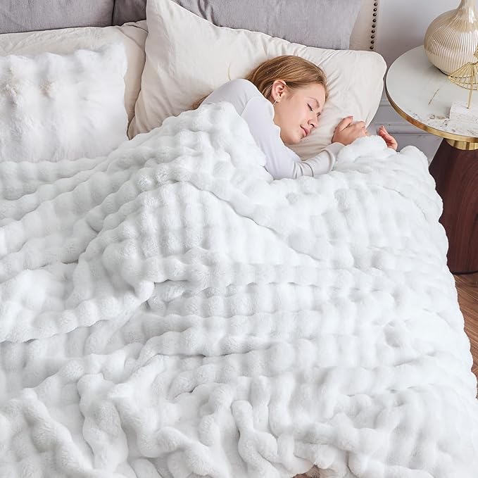 NEWCOSPLAY Faux Fur Twin Blanket White Bubble Blanket Thick Warm Soft for Couch Sofa Bed 550GSM (White, Twin(60"x80"))-Ruum Studio Home