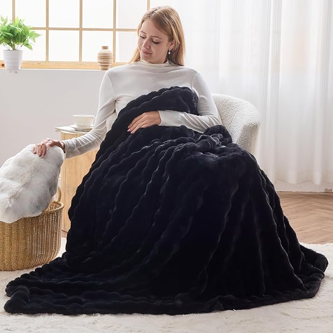 NEWCOSPLAY Faux Fur Throw Blanket Black Bubble Blanket Thick Warm Soft for Couch Sofa Bed 550GSM (Black, Throw(50"x60"))-Ruum Studio Home