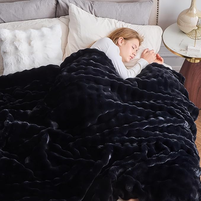 NEWCOSPLAY Faux Fur Throw Blanket Black Bubble Blanket Thick Warm Soft for Couch Sofa Bed 550GSM (Black, Throw(50"x60"))-Ruum Studio Home