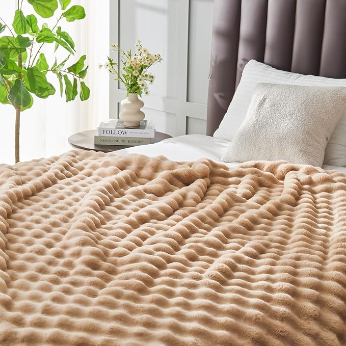 NEWCOSPLAY Faux Fur Twin Blanket Brown Bubble Blanket Thick Warm Soft for Couch Sofa Bed 550GSM (Brown, Twin(60"x80"))-Ruum Studio Home