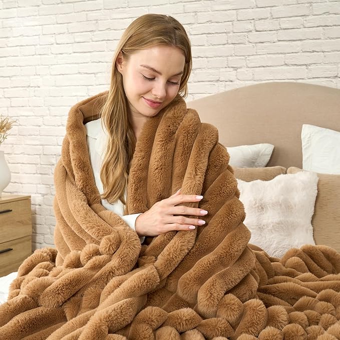 Cozy Bliss Faux Fur Throw Blanket for Couch, Cozy Warm Plush Striped Blanket for Sofa Bedroom Living Room, 60 * 80 Inches Toasty Brown-Ruum Studio Home
