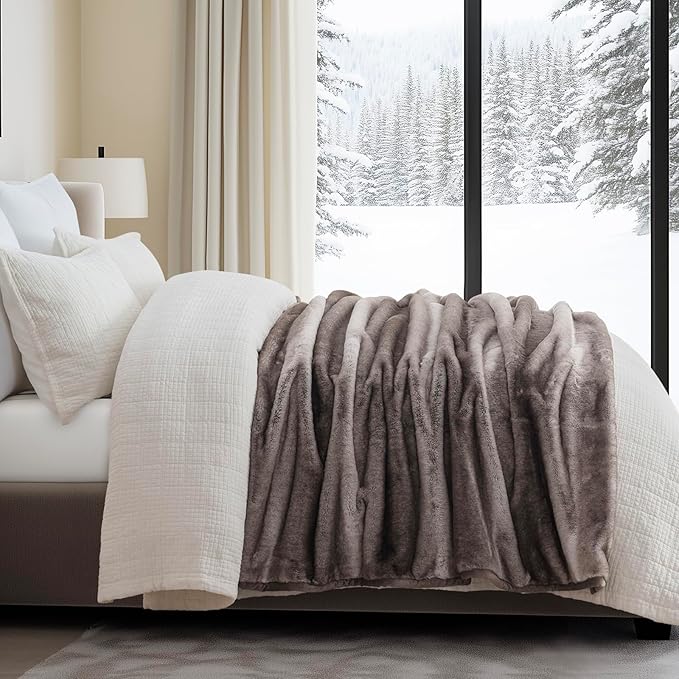 Ultra Soft Luxury Fluffy Mink Faux Fur Throw Blanket, Thick Warm Fall Winter Blankets for Bed, Couch, Cozy Plush Reversible Blanket for Chair, Sofa (Ombré Hazel Brown, 60"x80")-Ruum Studio Home