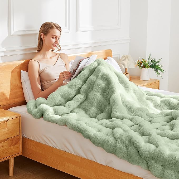 Latepis Faux Fur Throw Blankets Sage Green Bubble Cozy Soft Heavy Blanket for Couch Fuzzy Thick Blanket for Sofa Bedroom Plush Fluffy Warm Blankets for Winter Luxury Throw Blanket 50''x60'', 860gsm-Ruum Studio Home