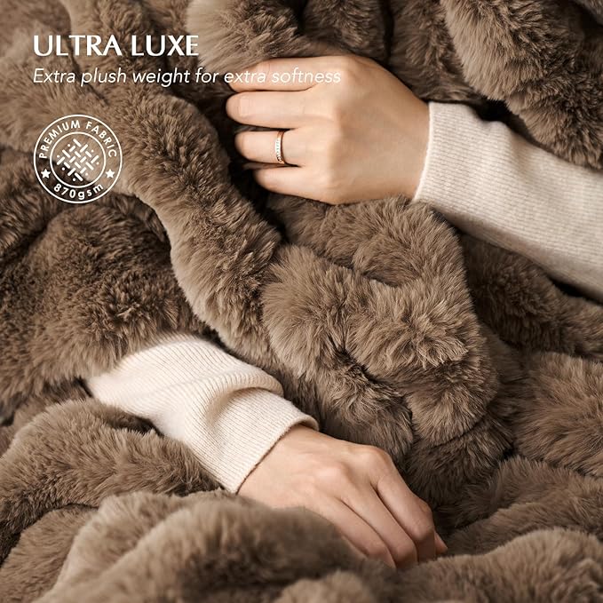 EVERGRACE Ultra Soft Luxury Fluffy Ridgeline Faux Rabbit Fur Throw Blanket, Thick Warm Fuzzy Blankets for Bed, Cozy Plush Reversible Blanket for Couch, Chair, Sofa, Natural Tan, 60x80 Inches, 870 GSM-Ruum Studio Home